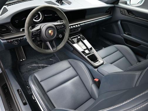 2022 Porsche 911 Carrera 4 GTS