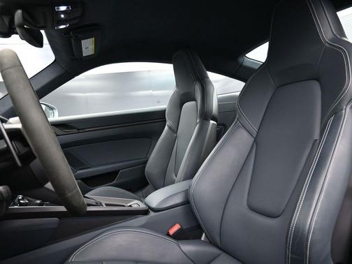 2022 Porsche 911 Carrera 4 GTS