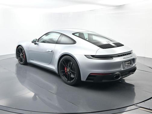 2022 Porsche 911 Carrera 4 GTS