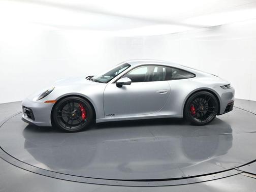 2022 Porsche 911 Carrera 4 GTS