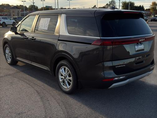 2023 Kia Carnival LX