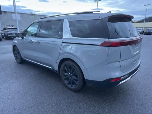 2024 Kia Carnival SX