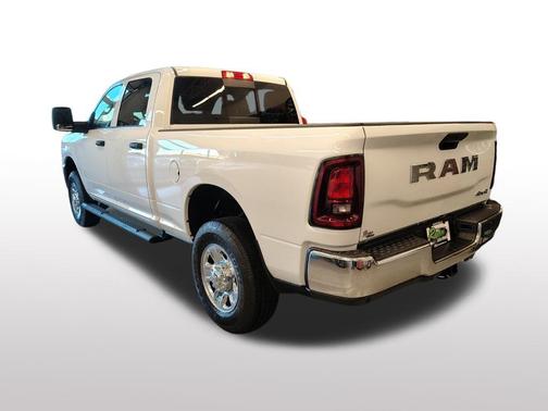 2026 RAM 2500 Tradesman Crew Cab 4x4 6'4' Box