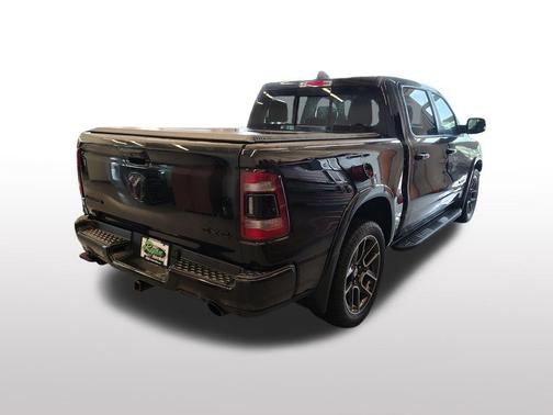 Diamond Black Crystal Pearlcoat 2019 RAM 1500 Laramie