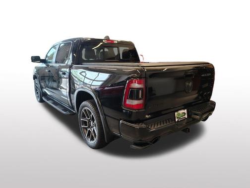 Diamond Black Crystal Pearlcoat 2019 RAM 1500 Laramie