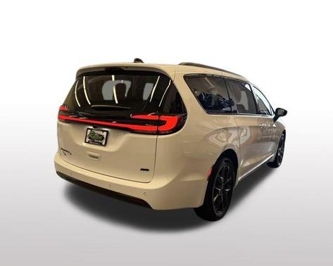 Bright White Clearcoat 2026 Chrysler Pacifica L