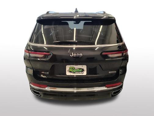 Diamond Black Crystal Pearlcoat 2023 Jeep Grand Cherokee L Overland