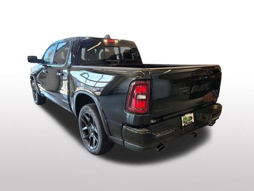 Diamond Black Crystal Pearlcoat 2026 RAM 1500 Laramie