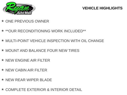 Brilliant Black Crystal Pearlcoat 2023 Chrysler Voyager LX