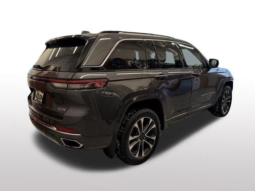 2022 Jeep Grand Cherokee Overland