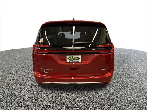 2025 Chrysler Pacifica L
