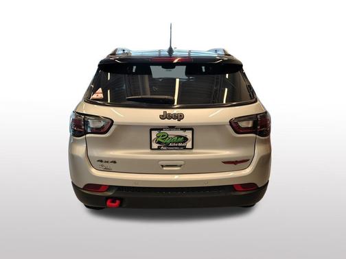 Silver Zynith Metallic Clearcoat 2024 Jeep Compass Trailhawk
