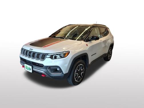 Silver Zynith Metallic Clearcoat 2024 Jeep Compass Trailhawk