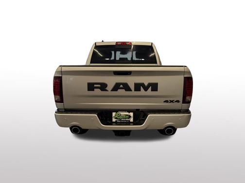 2017 RAM 1500 Night Crew Cab 4x4 5'7' Box
