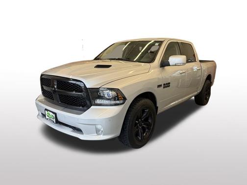 2017 RAM 1500 Night Crew Cab 4x4 5'7' Box