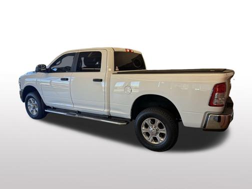 2022 RAM 2500 Big Horn Crew Cab 4x4 6'4' Box