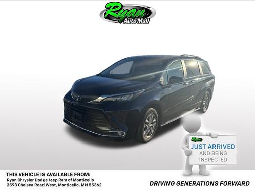 2024 Toyota Sienna XLE 8 Passenger