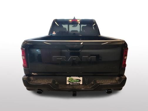 Diamond Black Crystal Pearlcoat 2026 RAM 1500 Big Horn/Lone Star