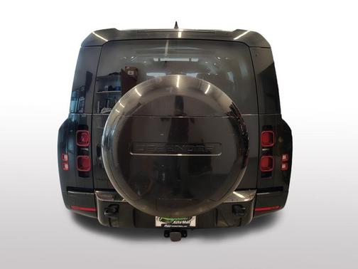 2024 Land Rover Defender 130 P400 X-Dynamic SE