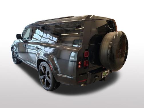 2024 Land Rover Defender 130 P400 X-Dynamic SE