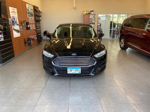 Photo 3 of 23 of 2016 Ford Fusion SE