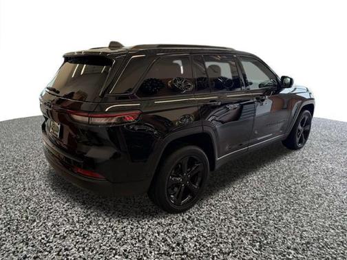 2022 Jeep Grand Cherokee Altitude