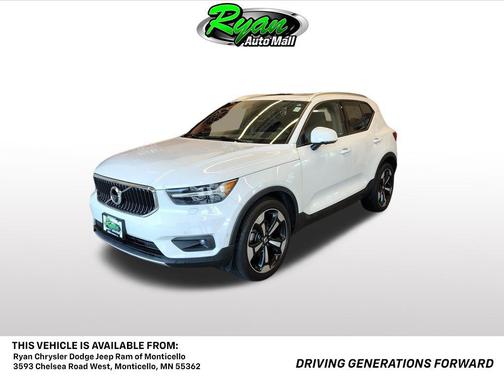 Ice White 2019 Volvo XC40 T5 Momentum
