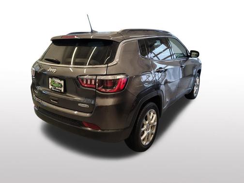 Granite Crystal Metallic Clearcoat 2022 Jeep Compass Latitude Lux