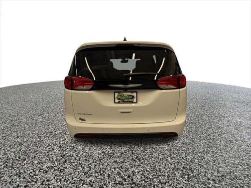 2025 Chrysler Voyager LX
