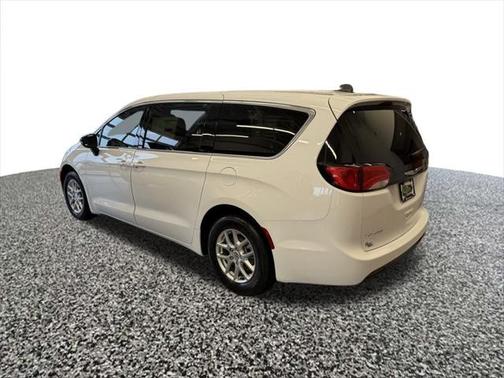 2025 Chrysler Voyager LX