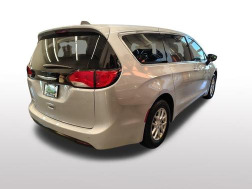 2026 Chrysler Voyager LX