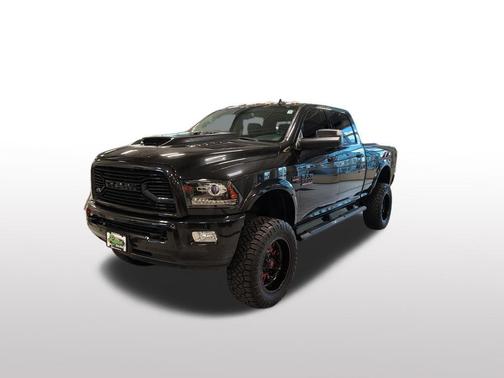 Brilliant Black Crystal Pearlcoat 2018 RAM 2500 Laramie