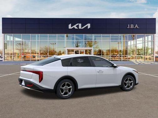 White Pearl 2026 Kia K4 LXS