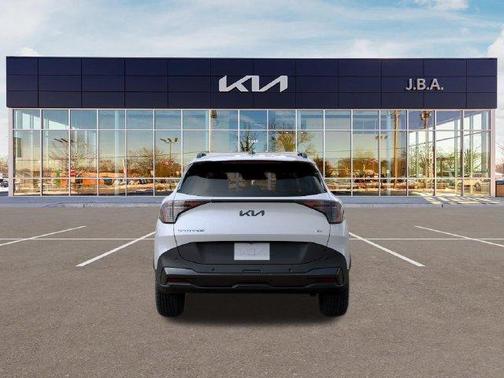 White Pearl 2027 Kia Sportage X-Line