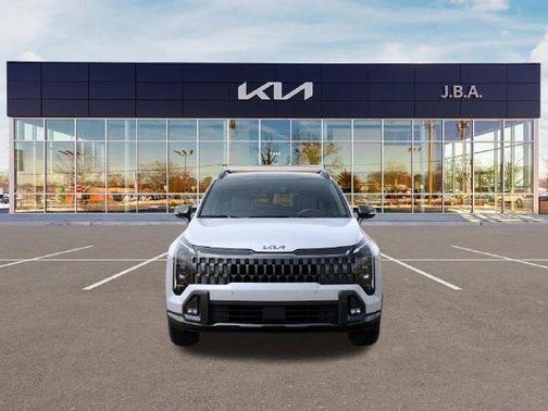 White Pearl 2027 Kia Sportage X-Line