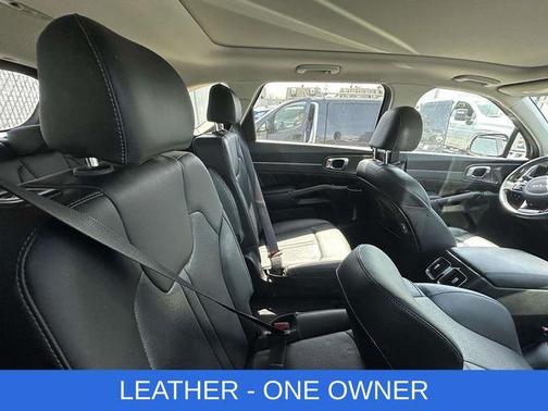 Wolf Gray 2023 Kia Sorento SX