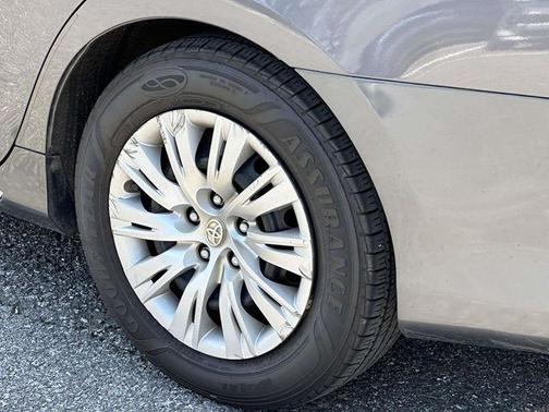 2014 Toyota Camry Hybrid LE