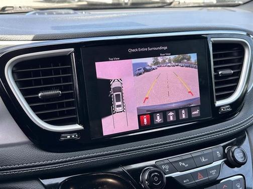 2023 Chrysler Pacifica Hybrid Touring L