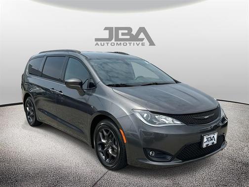 2018 Chrysler Pacifica Touring-L Plus