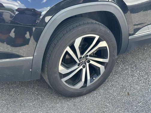 Deep Black Pearl Effect 2022 Volkswagen Atlas 3.6L SEL