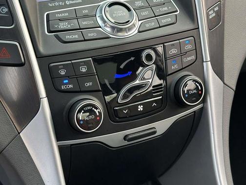 2014 Hyundai SONATA Hybrid Limited