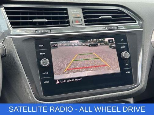 Platinum Gray Metallic 2021 Volkswagen Tiguan 2.0T SE