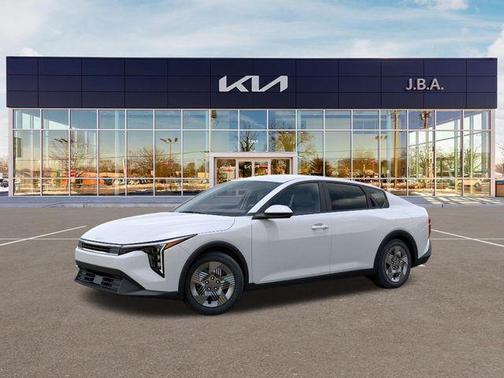 White Pearl 2026 Kia K4 LX