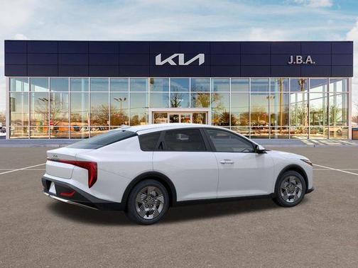 White Pearl 2026 Kia K4 LX