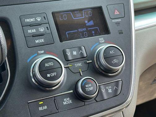 2017 Toyota Sienna LE