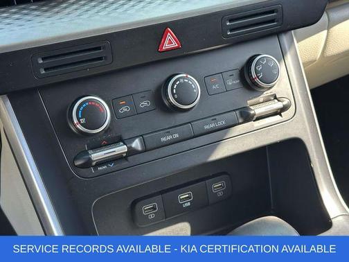 2024 Kia Carnival LX