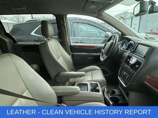 2014 Chrysler Town & Country Touring-L