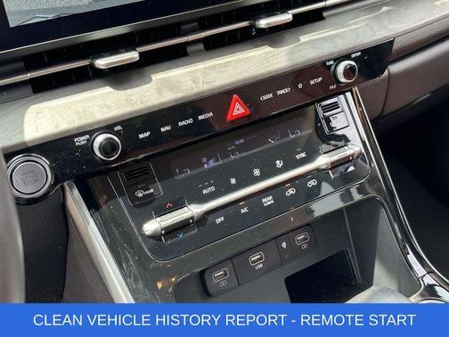 Ceramic White 2024 Kia Carnival SX