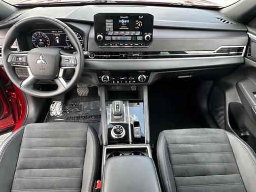 2023 Mitsubishi Outlander SE Special Edition