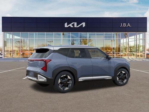 Gray 2027 Kia Seltos S
